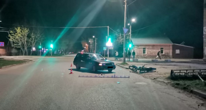 В Гусь-Хрустальном районе несовершеннолетний мотоциклист влетел в легковушку 